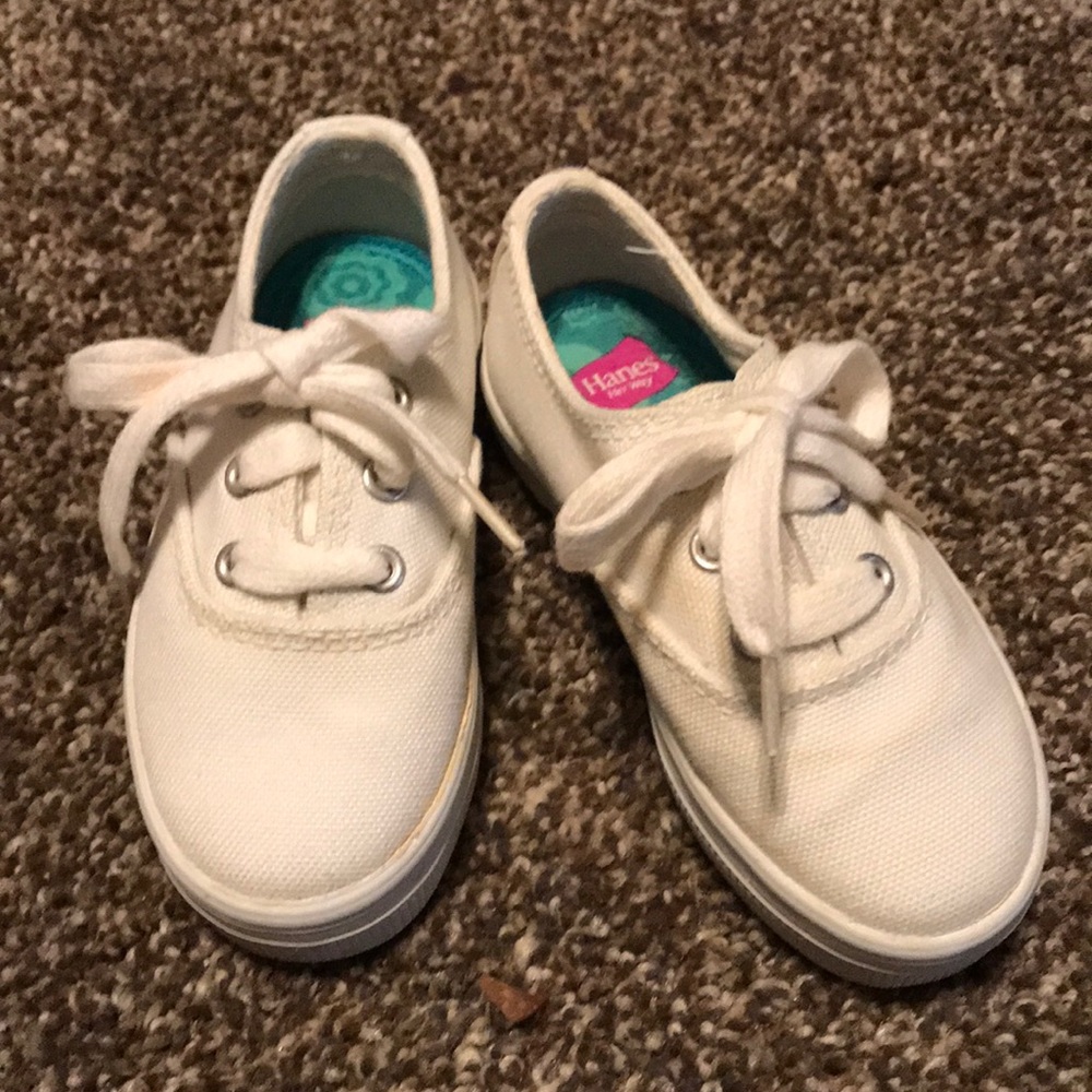 Girls size 7 white tennis shoes